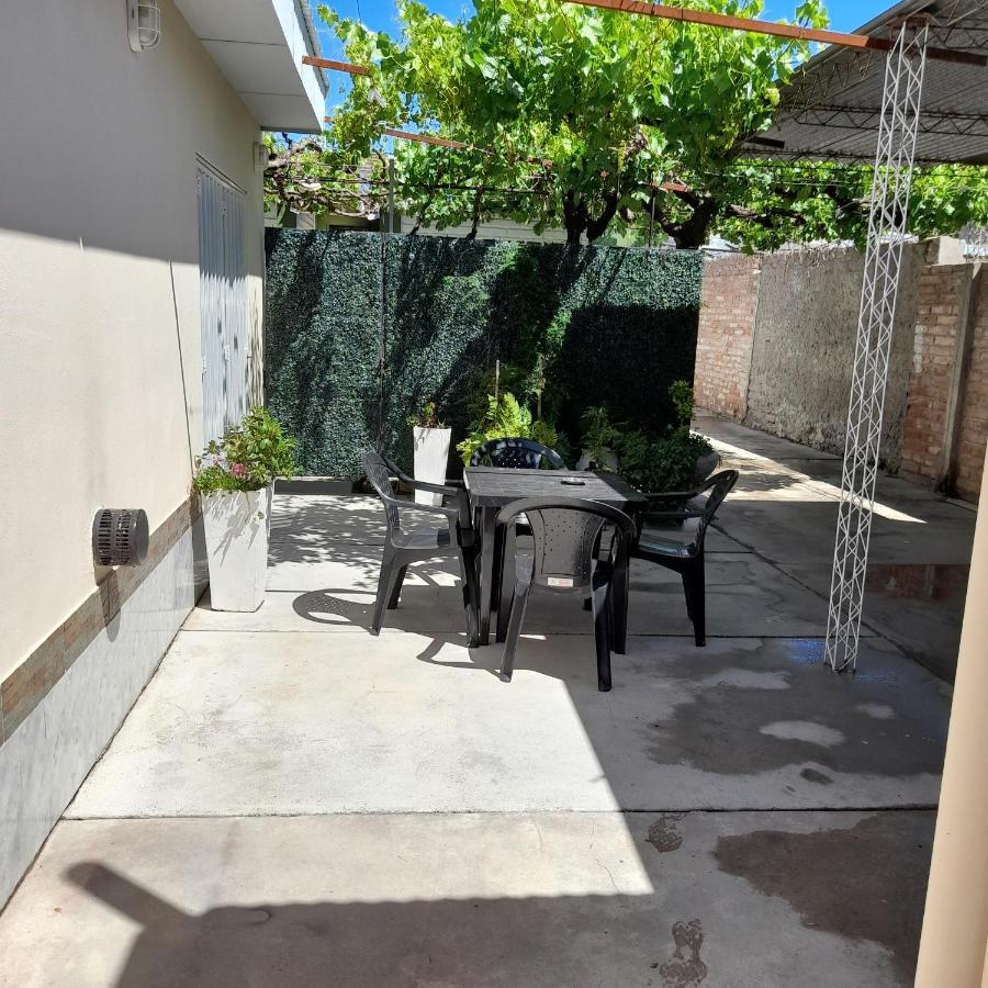 Alojamiento Sarmiento General Alvear  Bagian luar foto