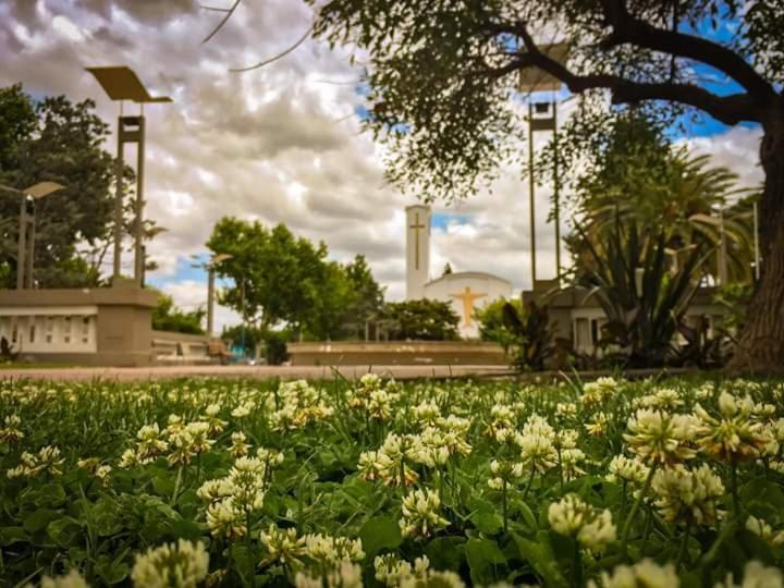 Alojamiento Sarmiento General Alvear  Bagian luar foto