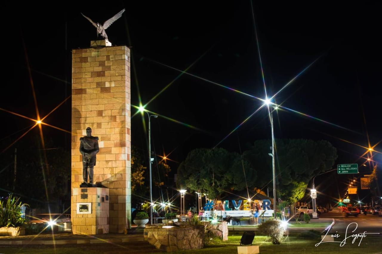 Alojamiento Sarmiento General Alvear  Bagian luar foto